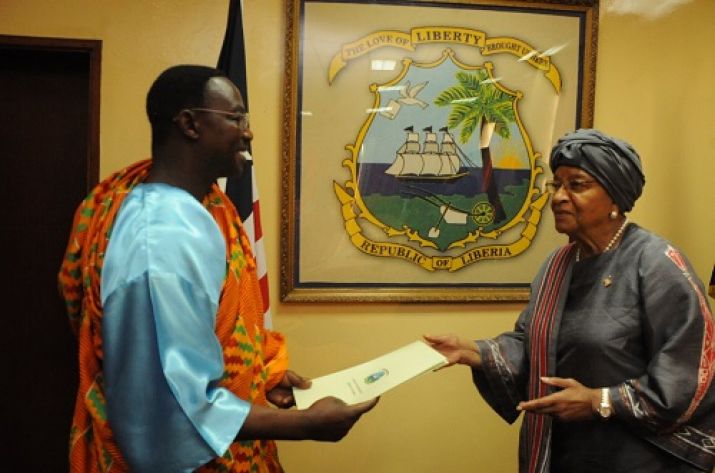 The New Ghanaian Ambassador Presents his Letters of Credence to President Sirleaf.